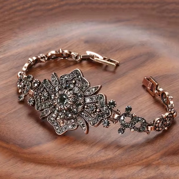 Anthropologie Jewelry - Vintage Antique Elegant Floral Rose Gold Bracelet